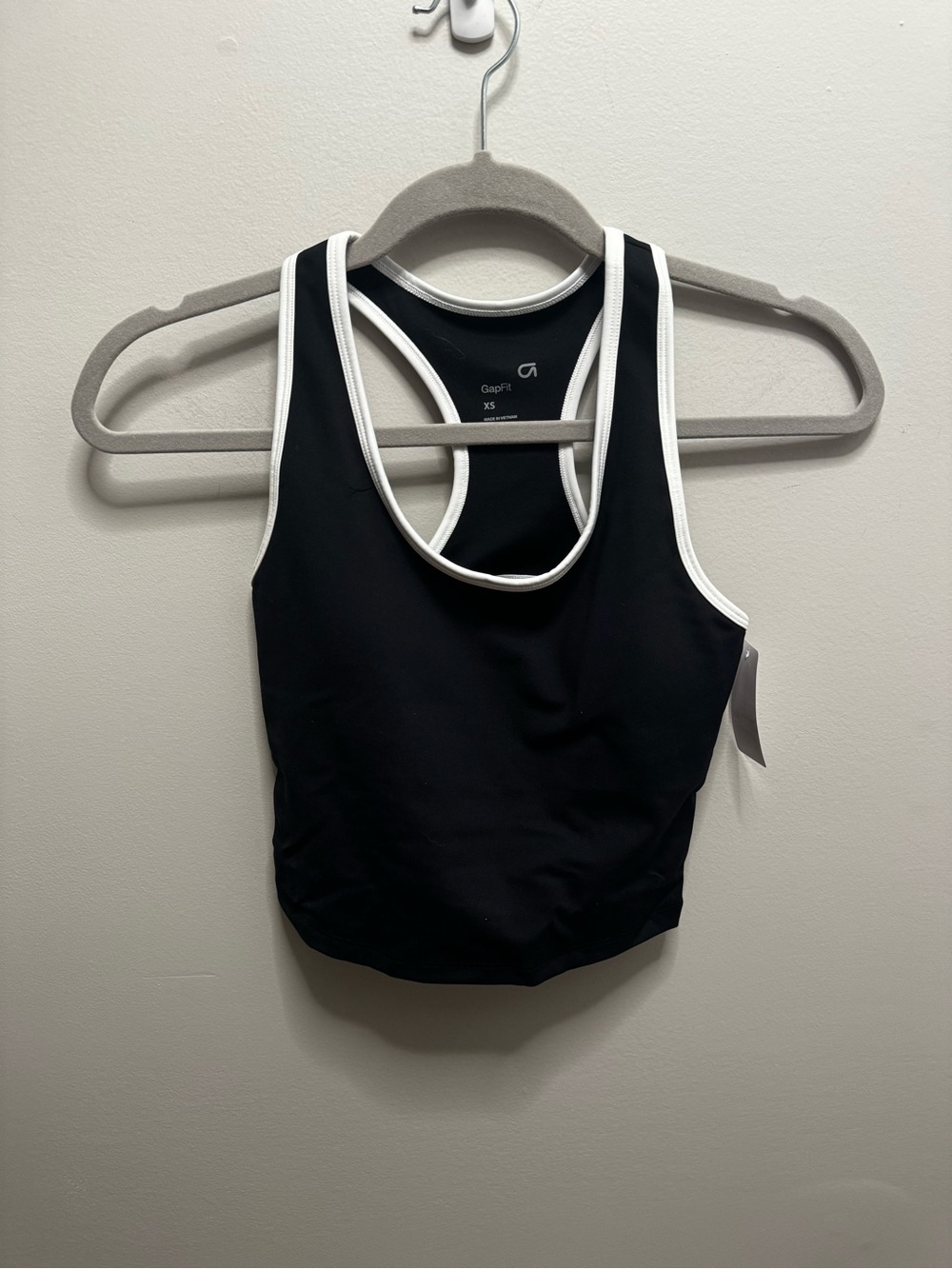 NWT GAP Fit Sports Bra Tank with White Trim